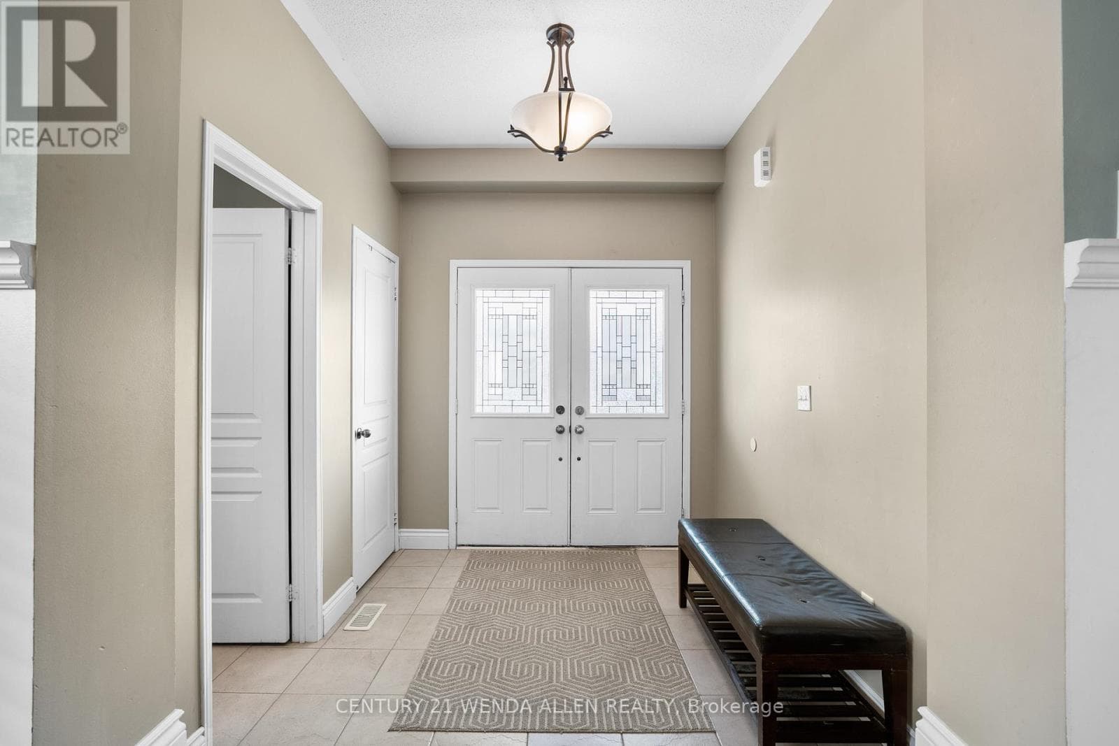 566 OLDMAN ROAD photo 5