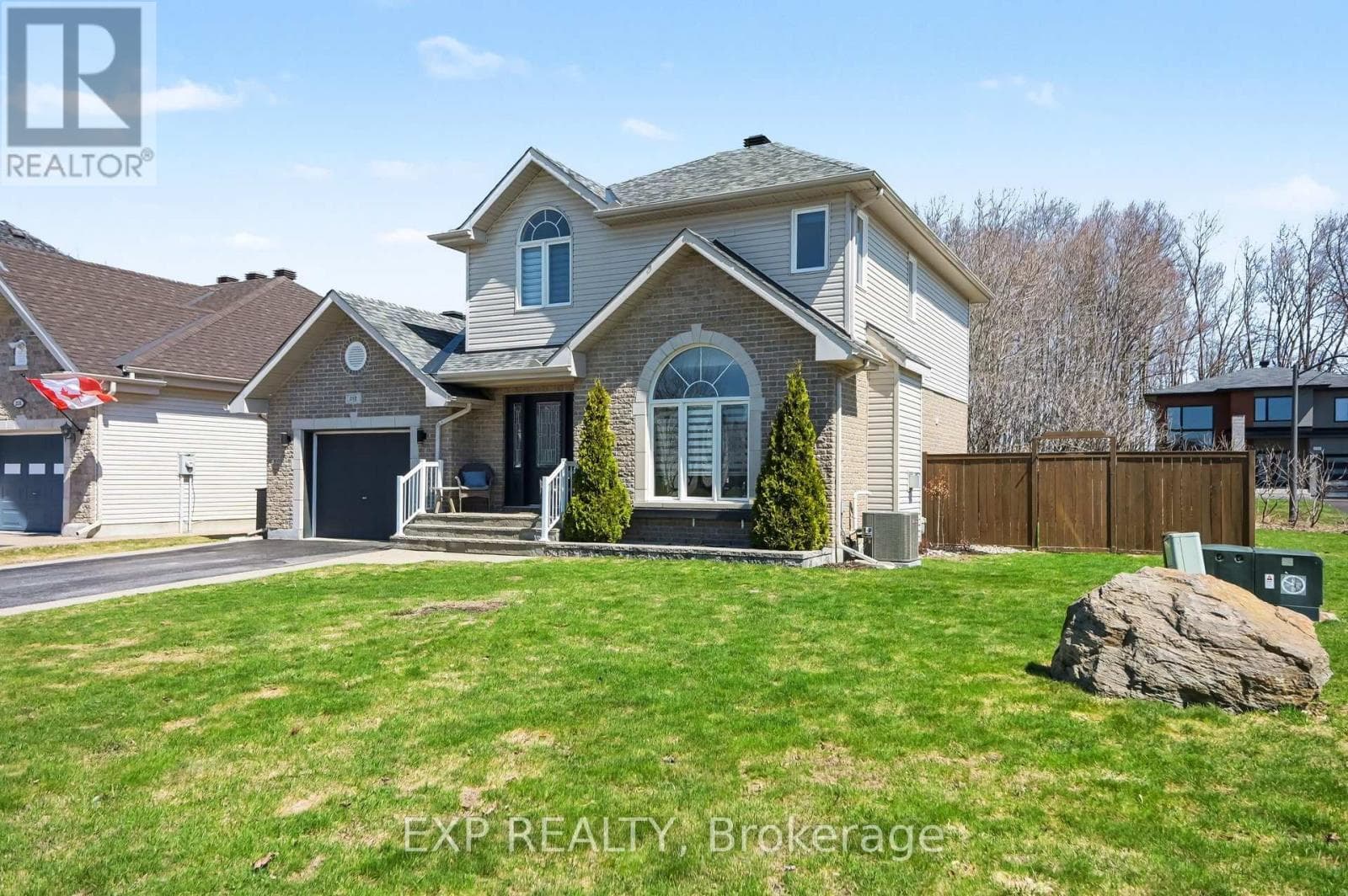 212 JASPER CRESCENT photo 3