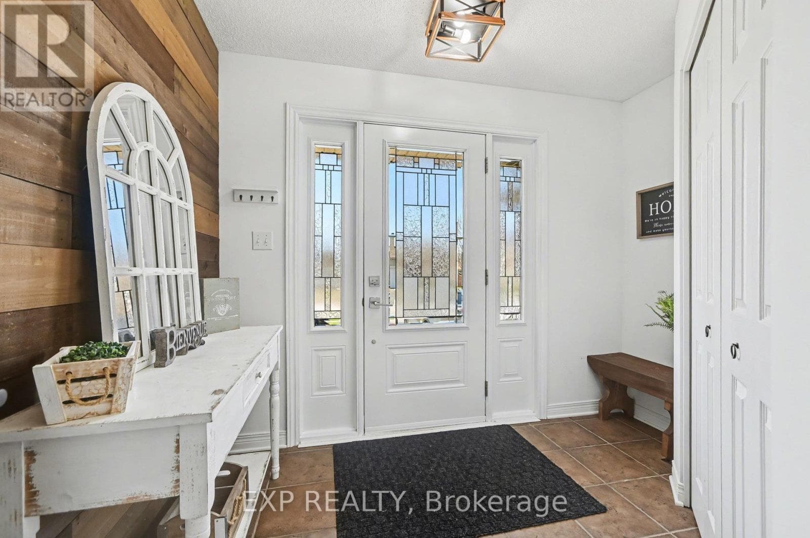 212 JASPER CRESCENT photo 4
