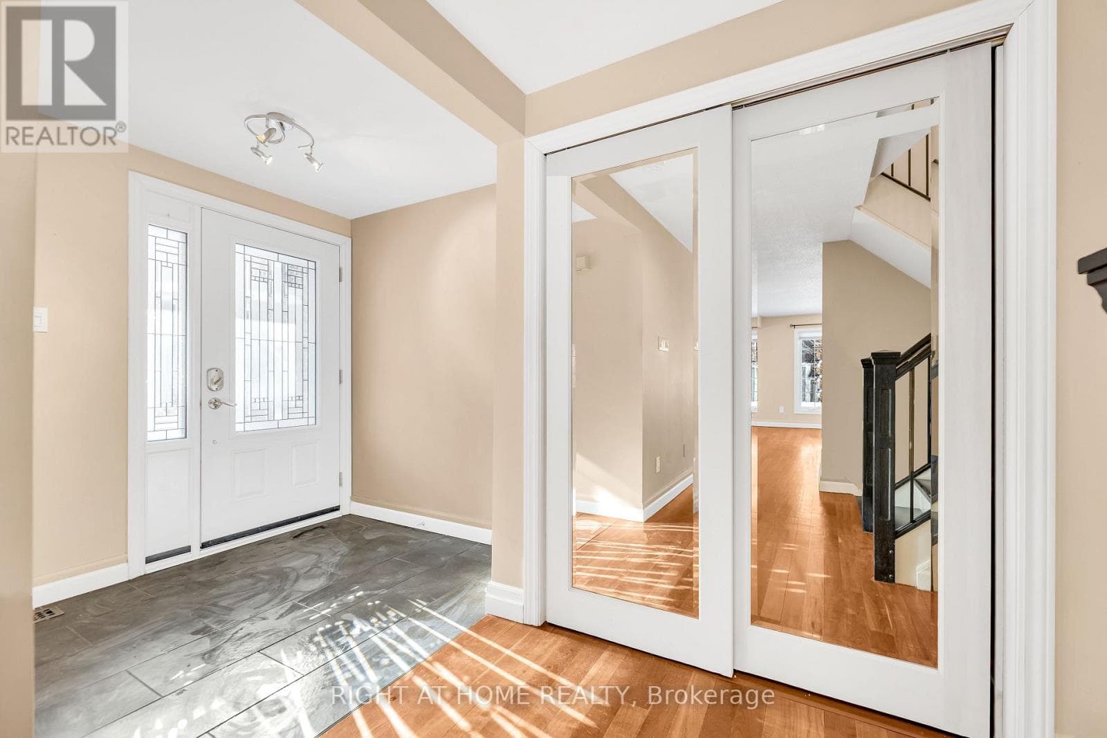 3 - 104 WOODLAWN ROAD E photo 5