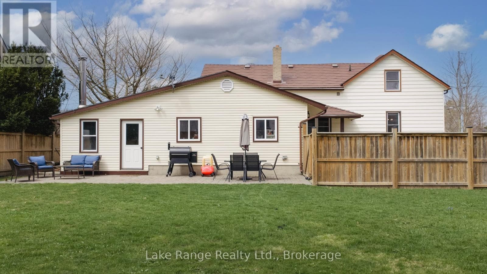 537 INGLIS STREET photo 5
