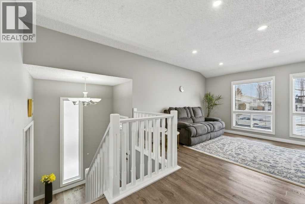 96 Templehill Drive NE photo 3