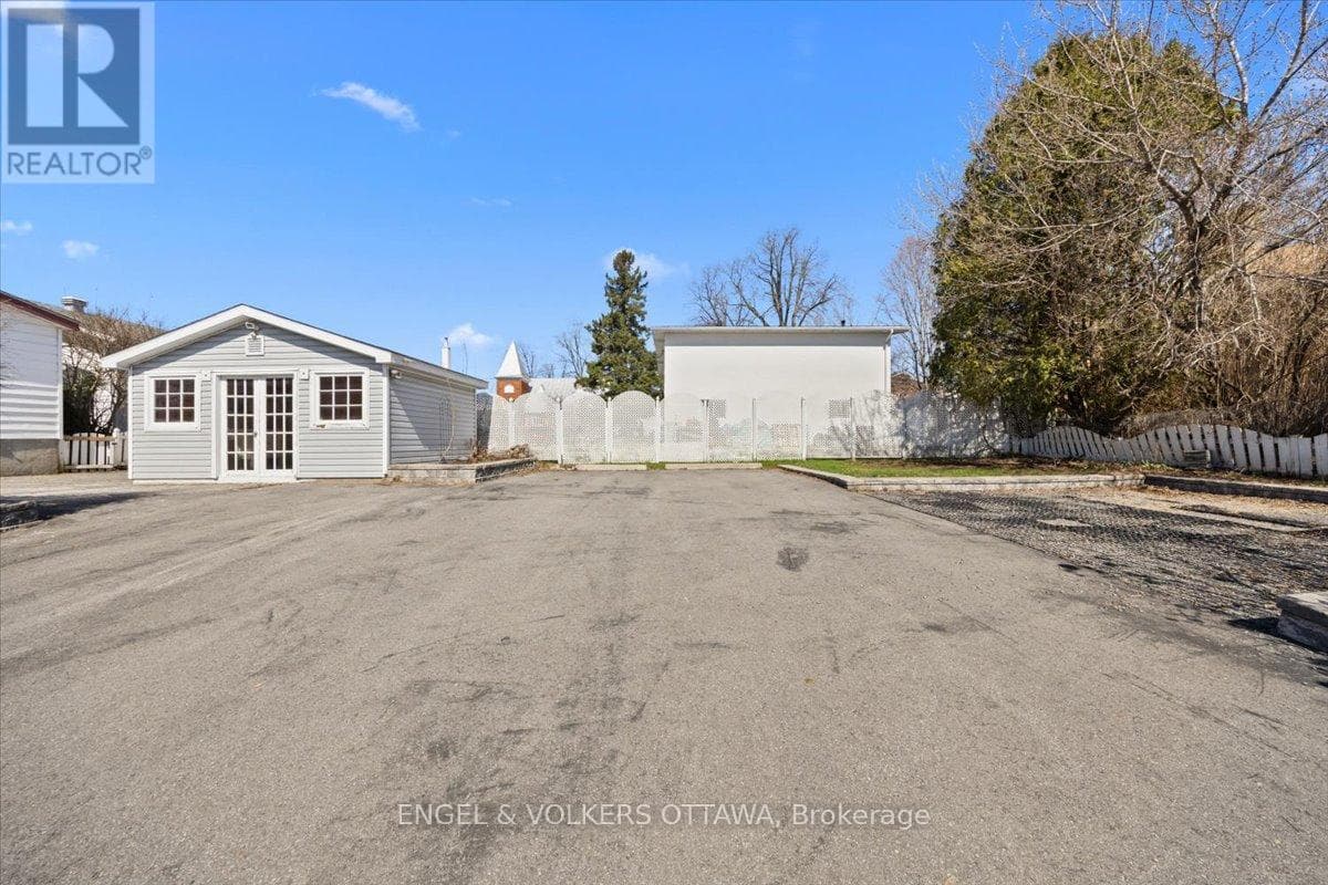 801 ST JEAN STREET photo 3