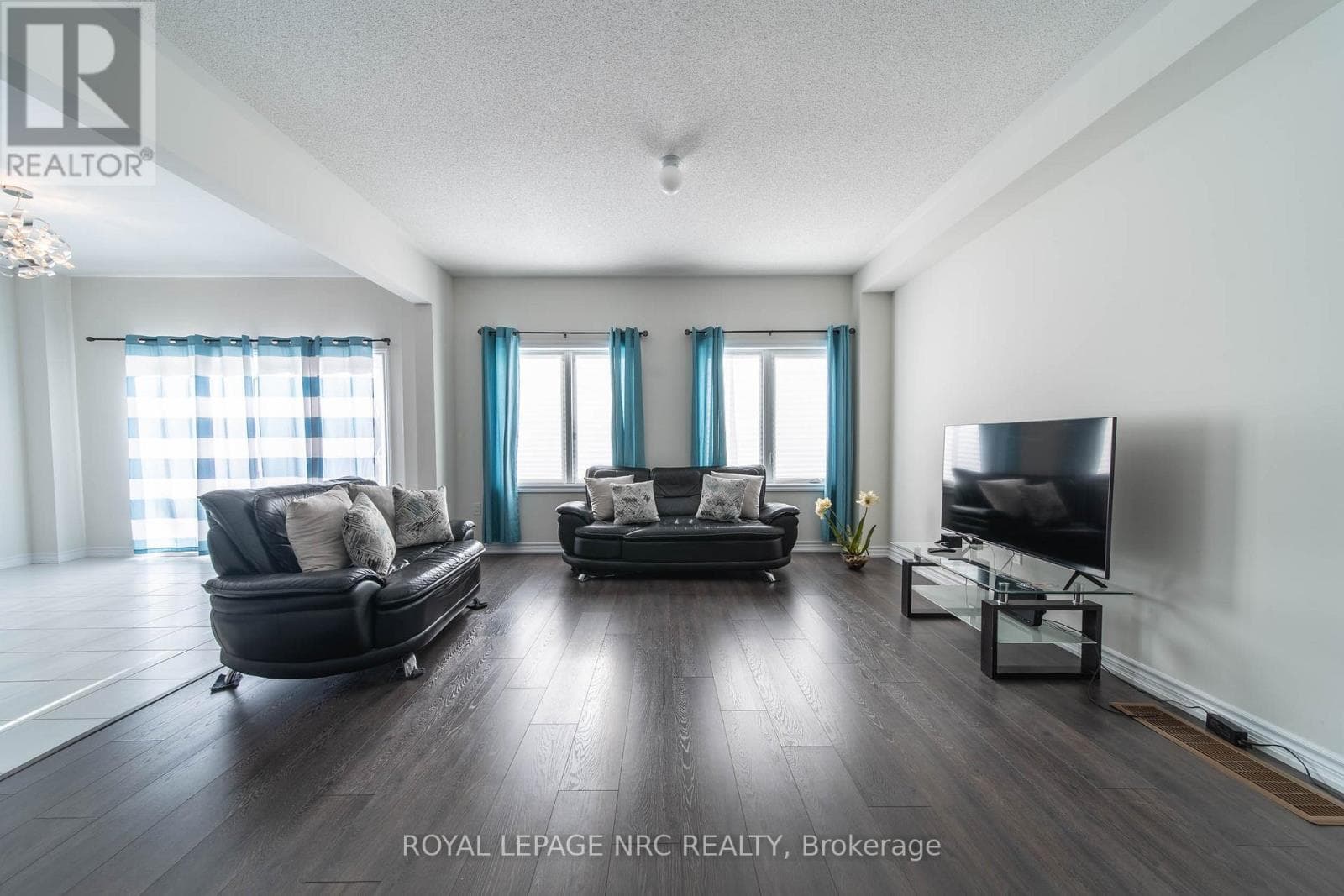 97 TUMBLEWOOD PLACE photo 2