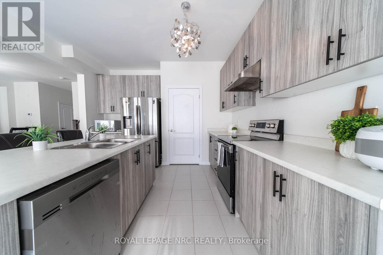 97 TUMBLEWOOD PLACE photo 4