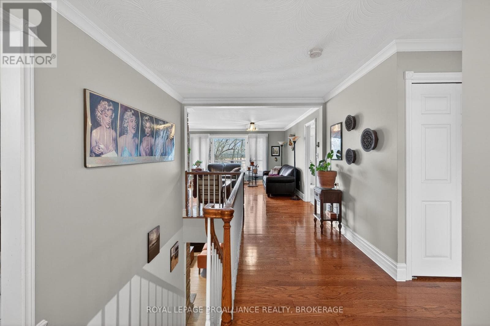 727 AYLMER CRESCENT photo 3