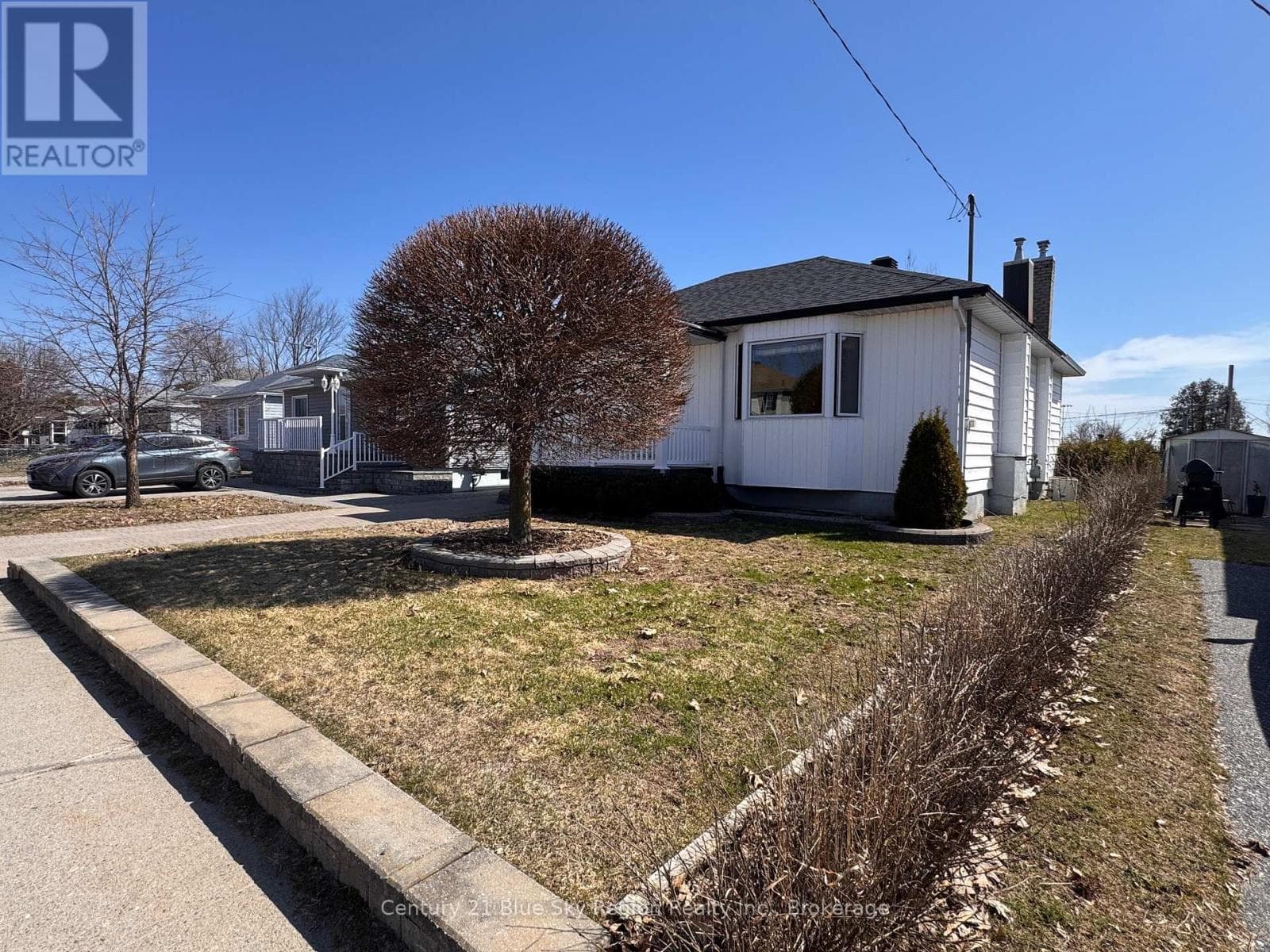 918 DOUGLAS STREET photo 2