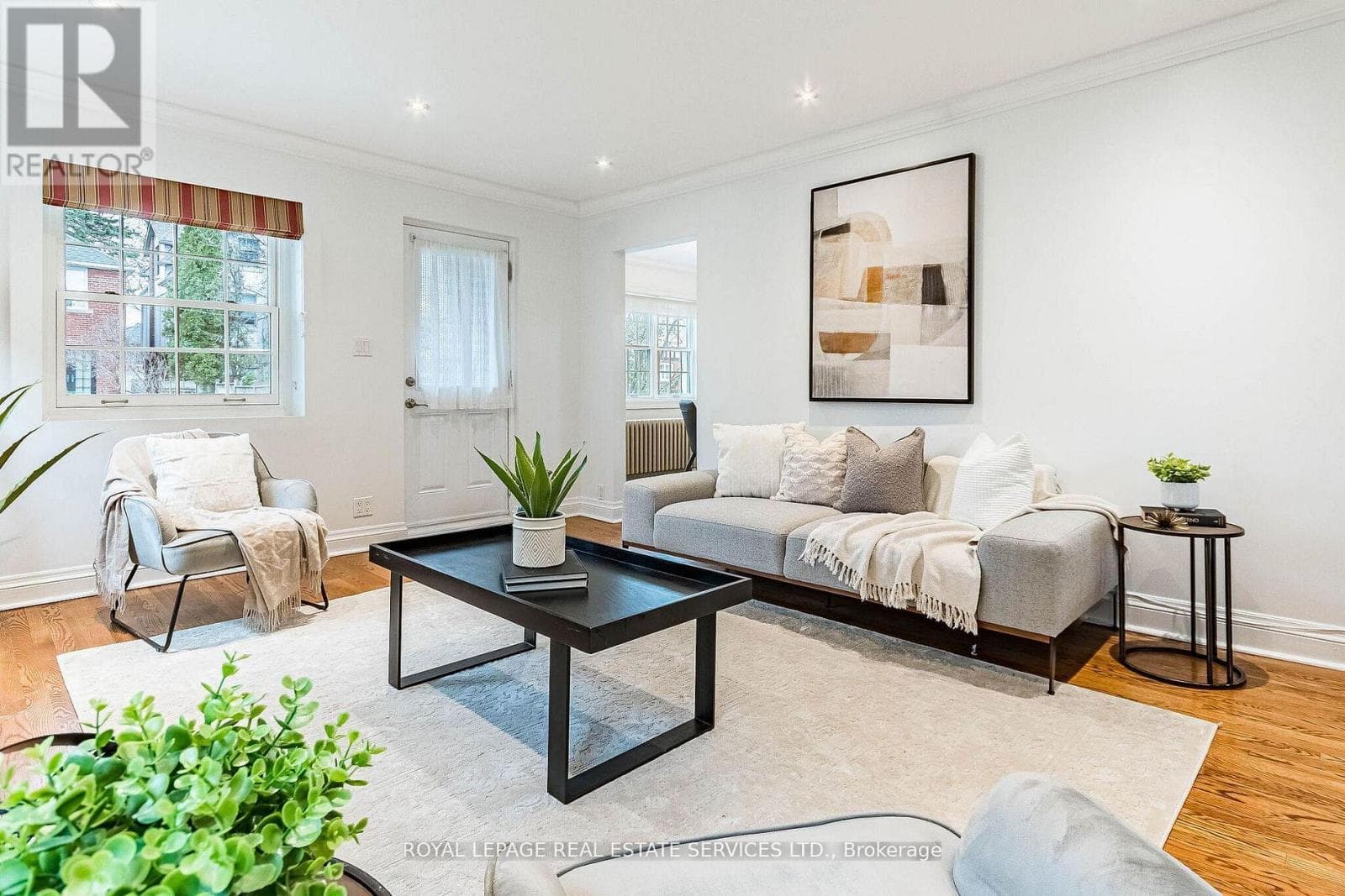 1107 ROYAL YORK ROAD photo 3