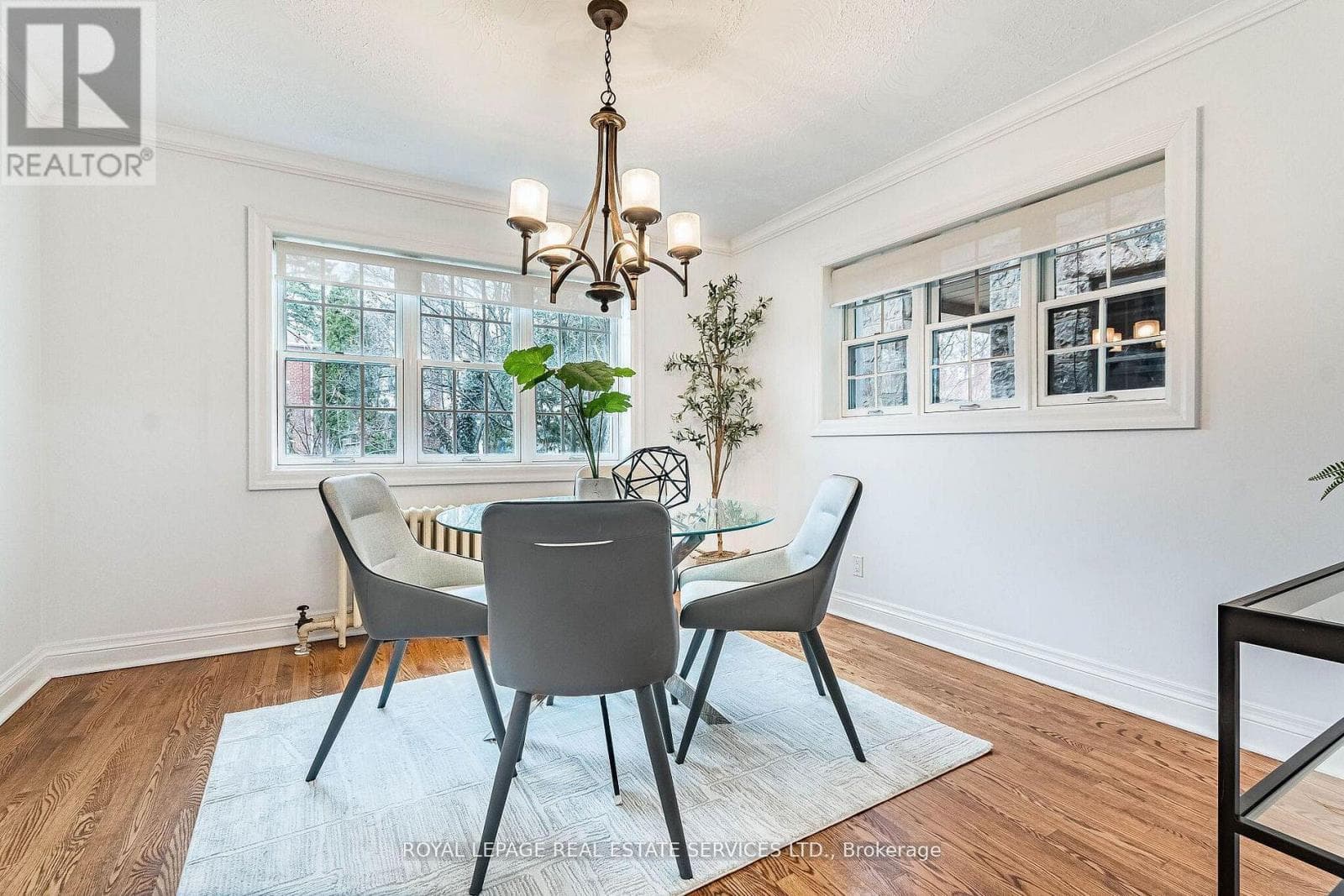 1107 ROYAL YORK ROAD photo 4