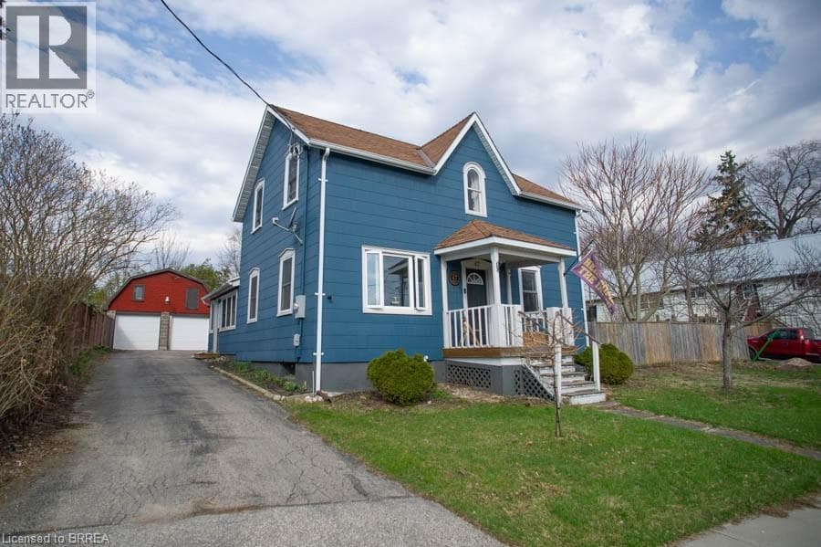 47 SIMCOE Street photo 2
