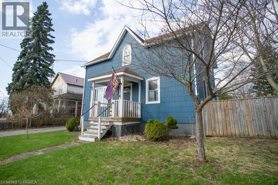 47 SIMCOE Street photo 3