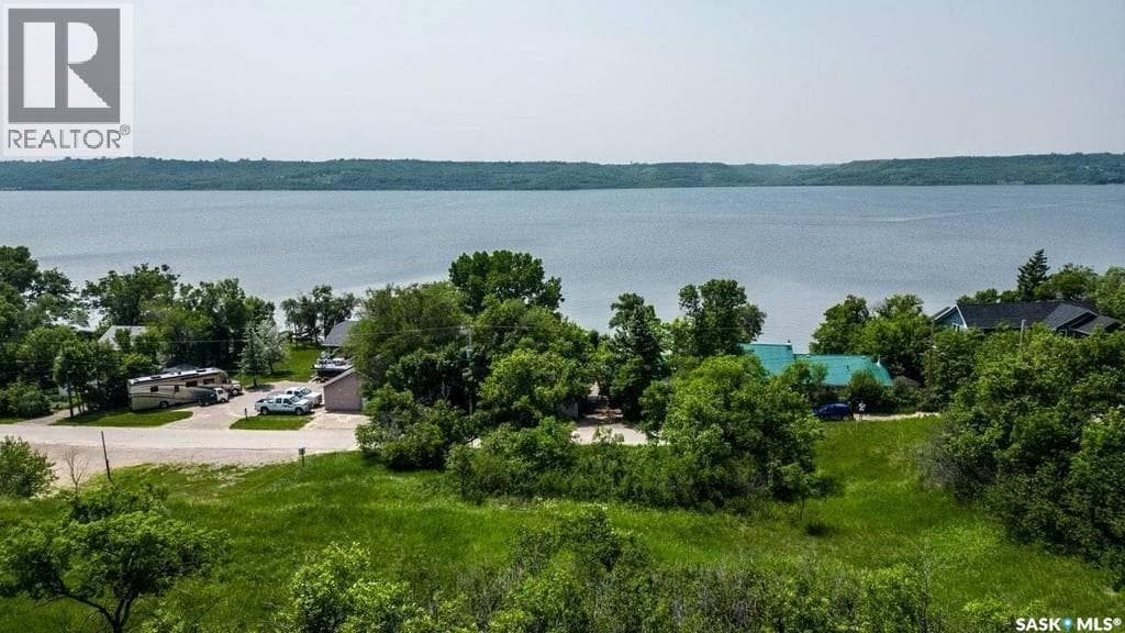 38 Lakeshore DRIVE photo 2