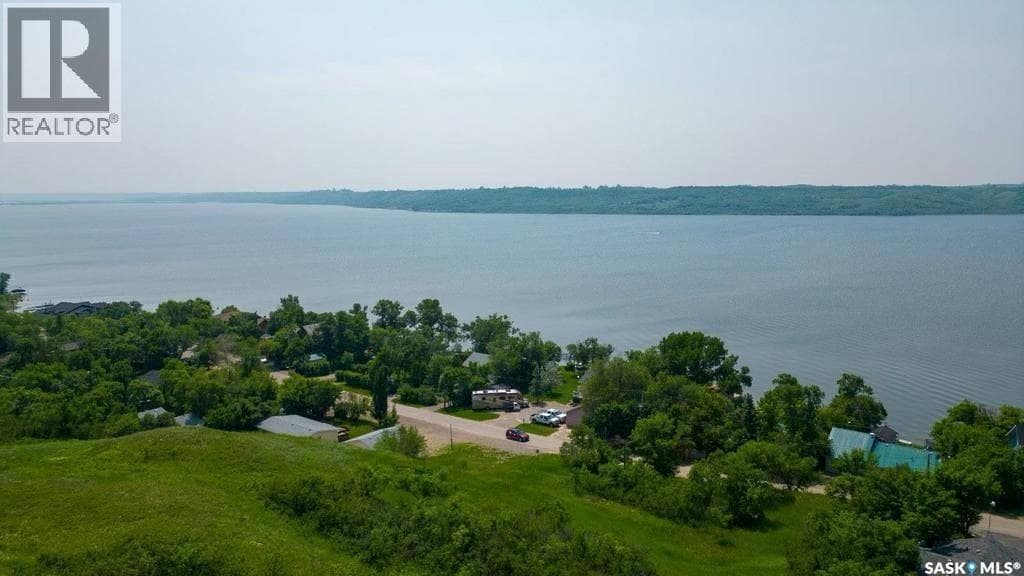 38 Lakeshore DRIVE photo 3