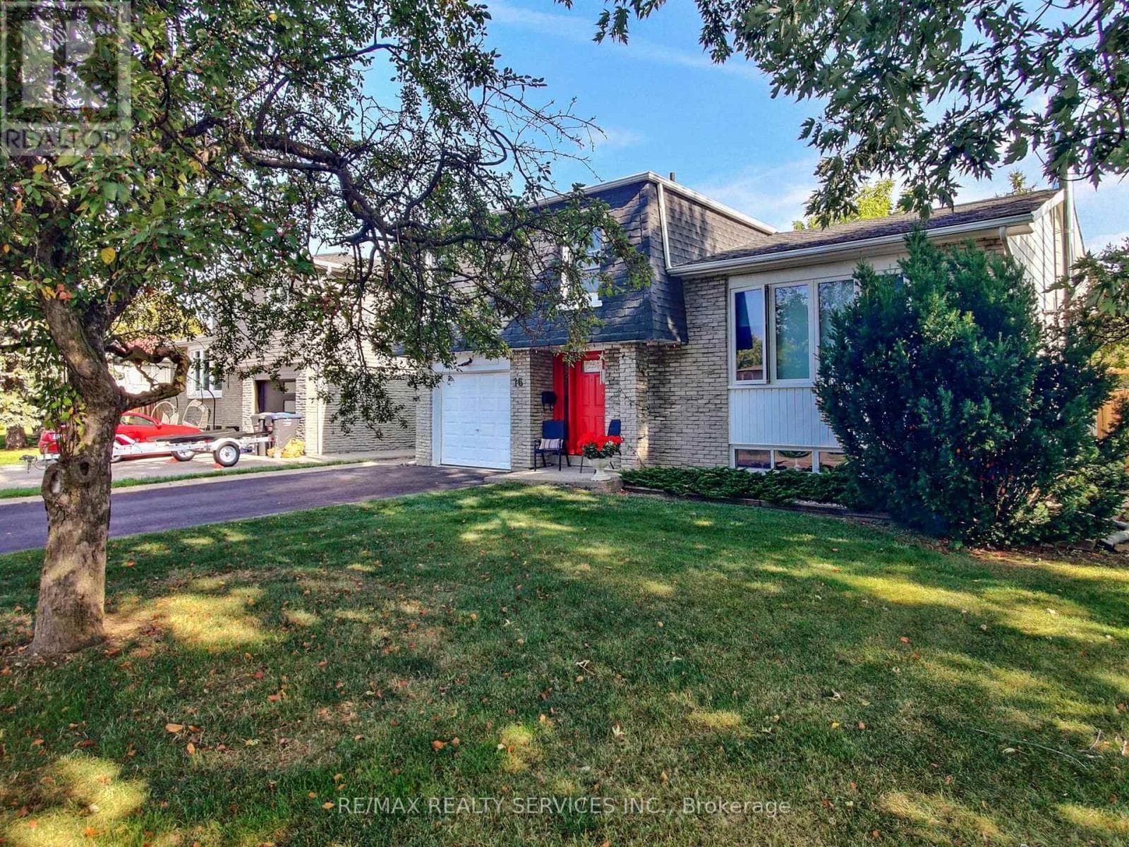 16 GRASSINGTON CRESCENT photo 5