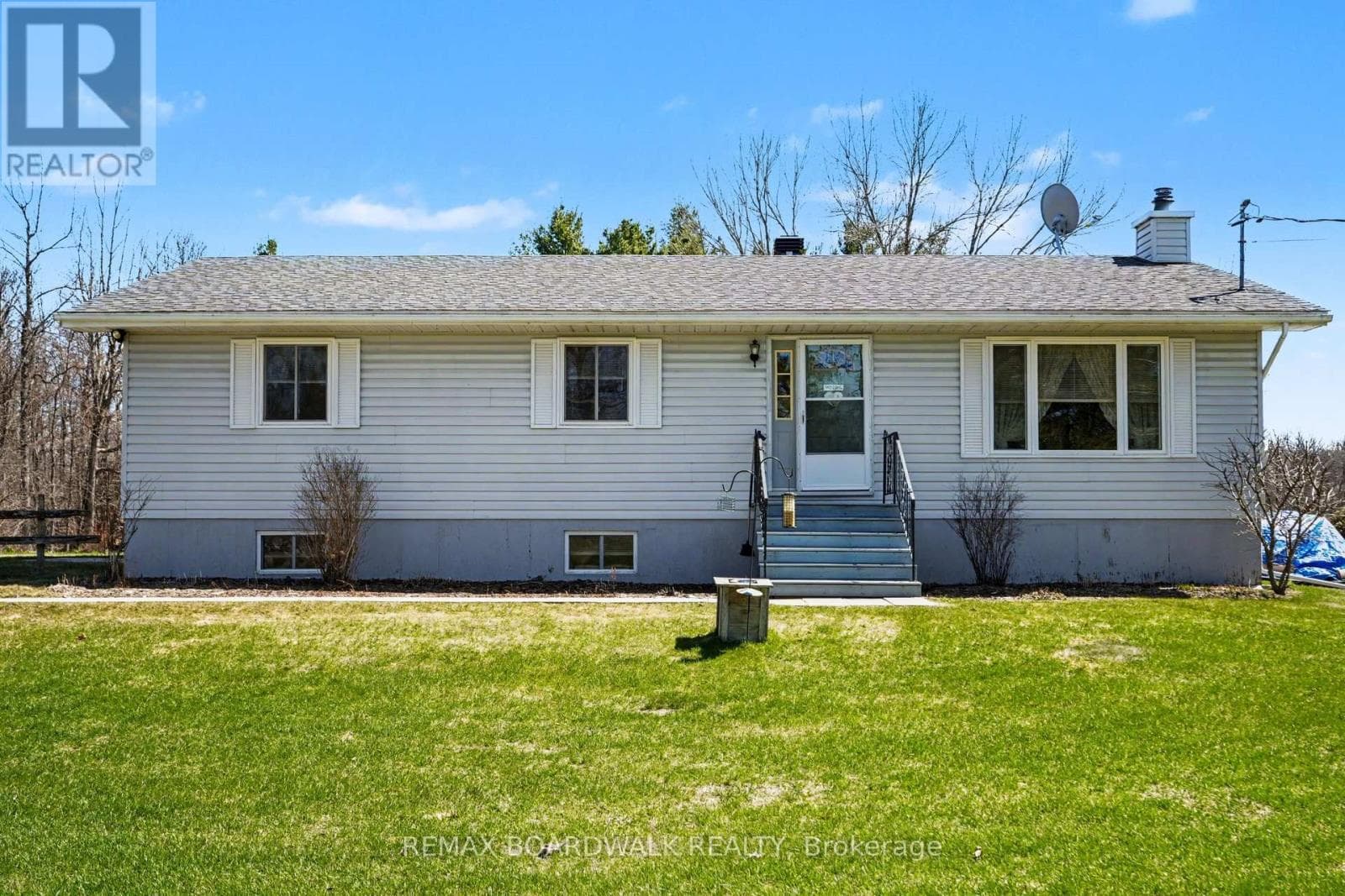 4 bed 2 bath single family at 1283 BATHURST 5TH CONCESSION — $529,800
