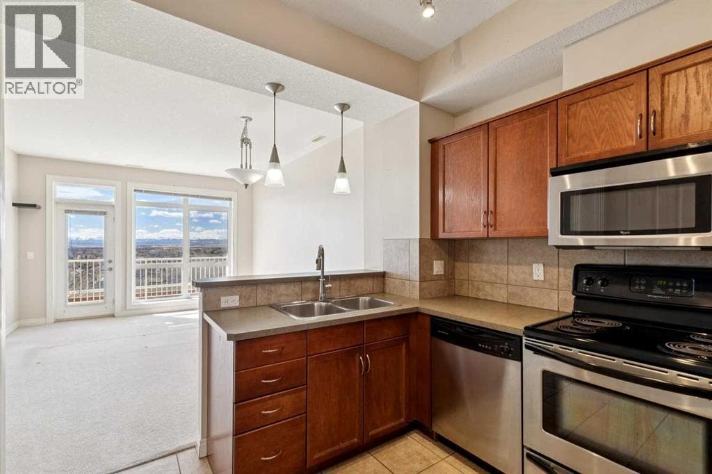 14, 169 Rockyledge View NW photo 5