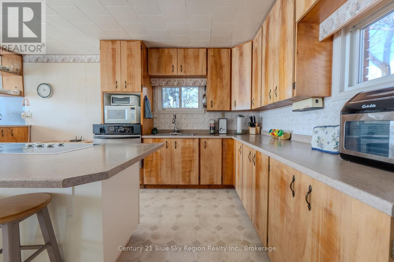 8 GERARD ROAD photo 4