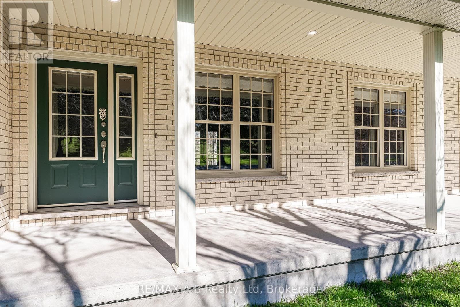 466 WATER STREET S photo 4
