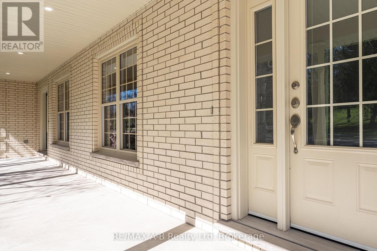 466 WATER STREET S photo 5