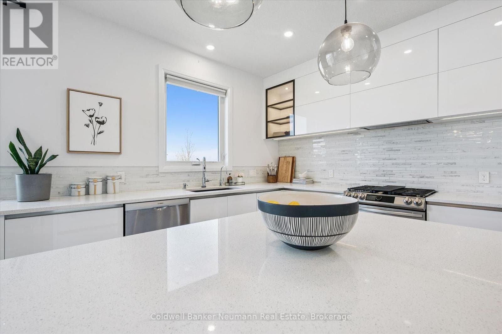 74 GELLERT DRIVE photo 8