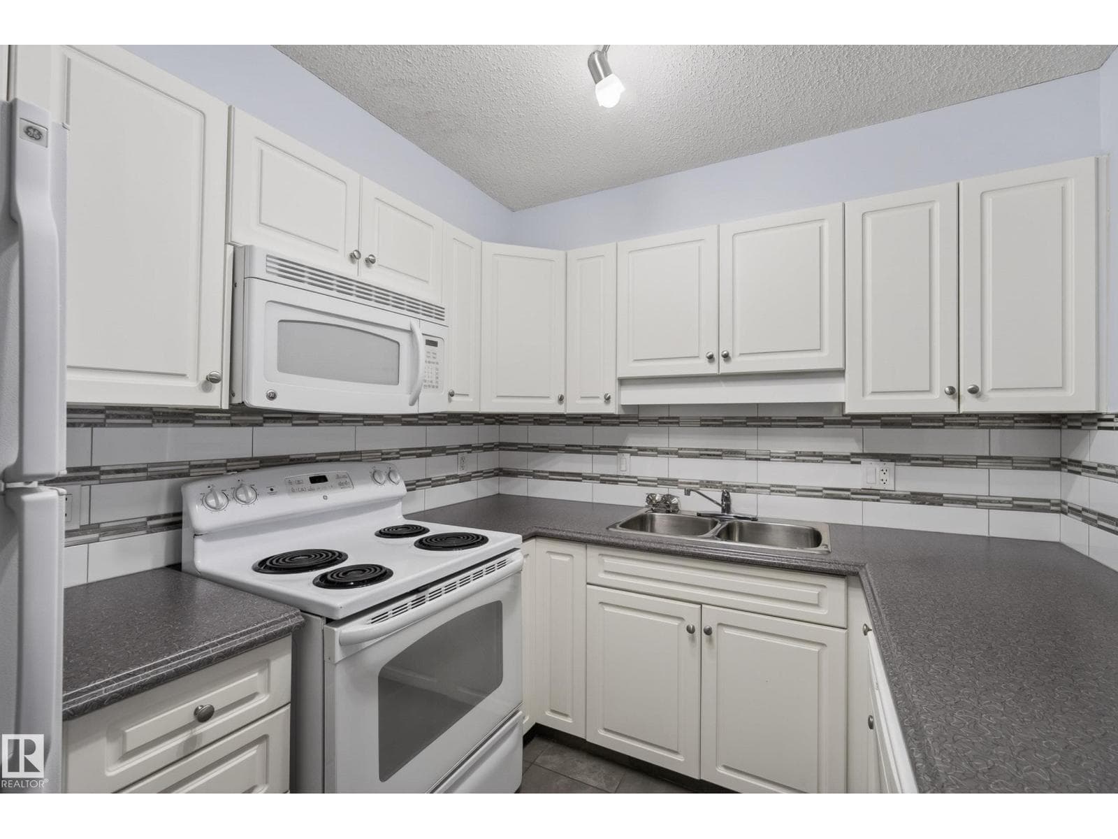 #113 13625 34 ST NW photo 4
