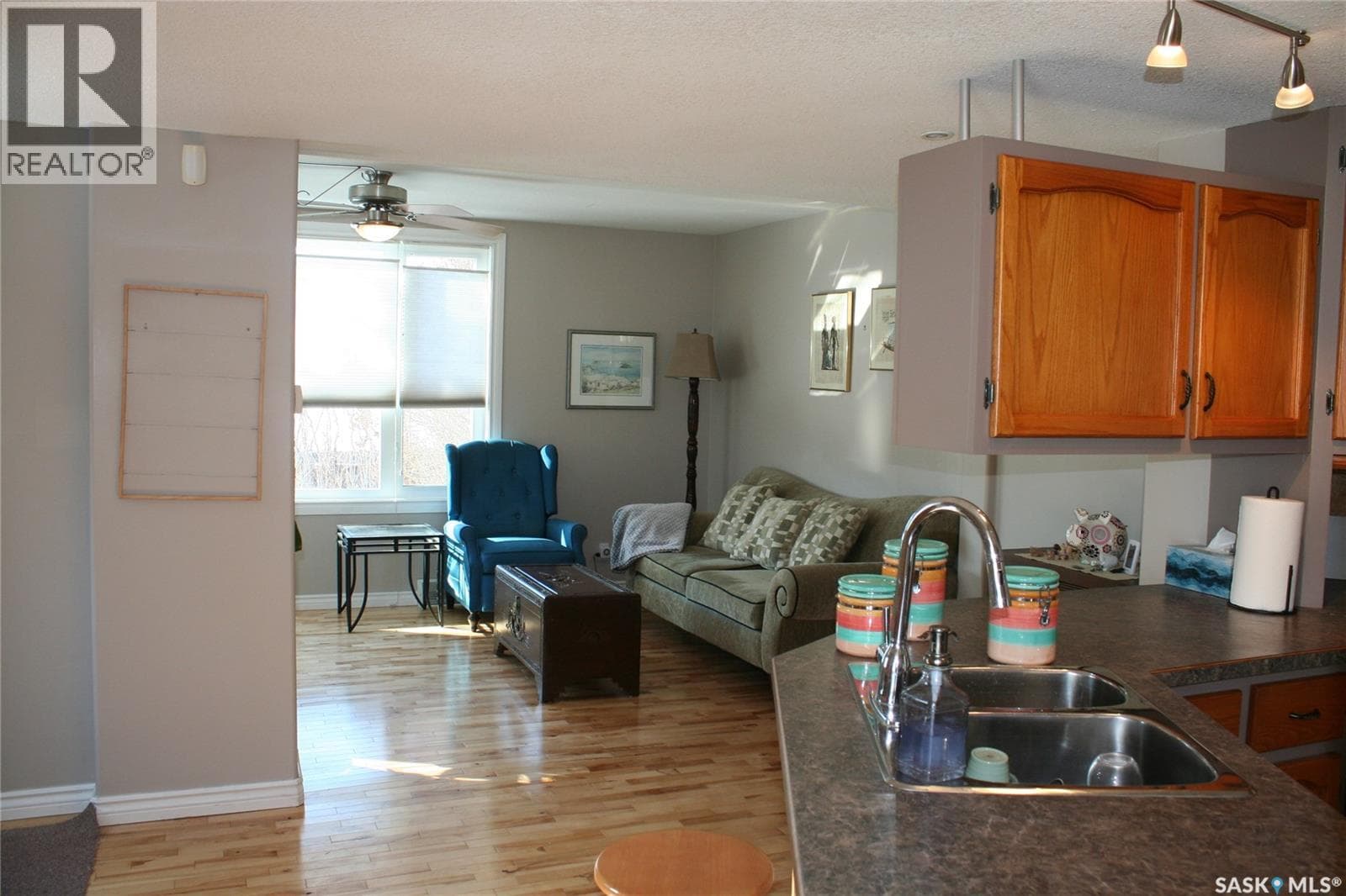 1821 Connaught STREET — photo 5