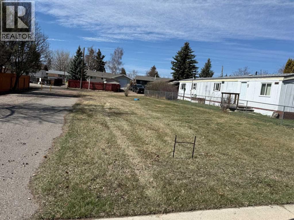 320 3 Street N photo 2