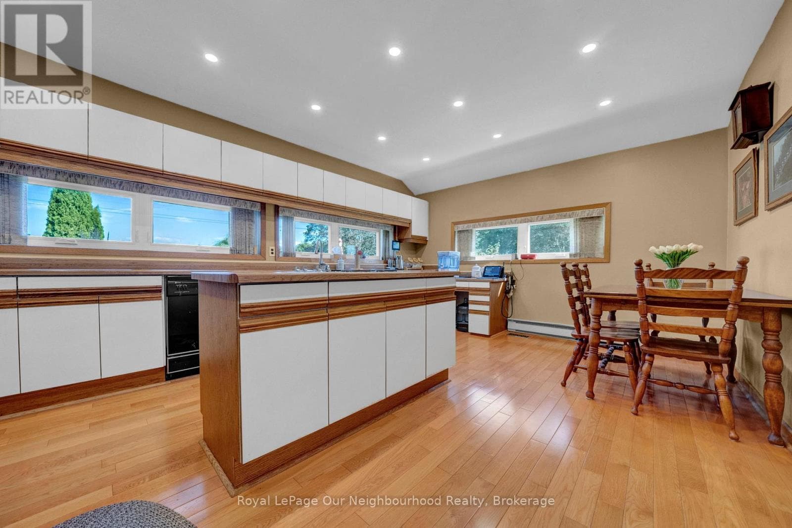9 COLUMBUS STREET S photo 5
