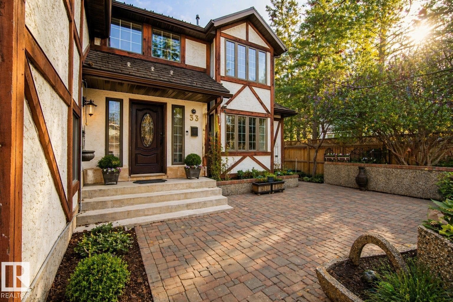 33 GLEN MEADOW CR — photo 2
