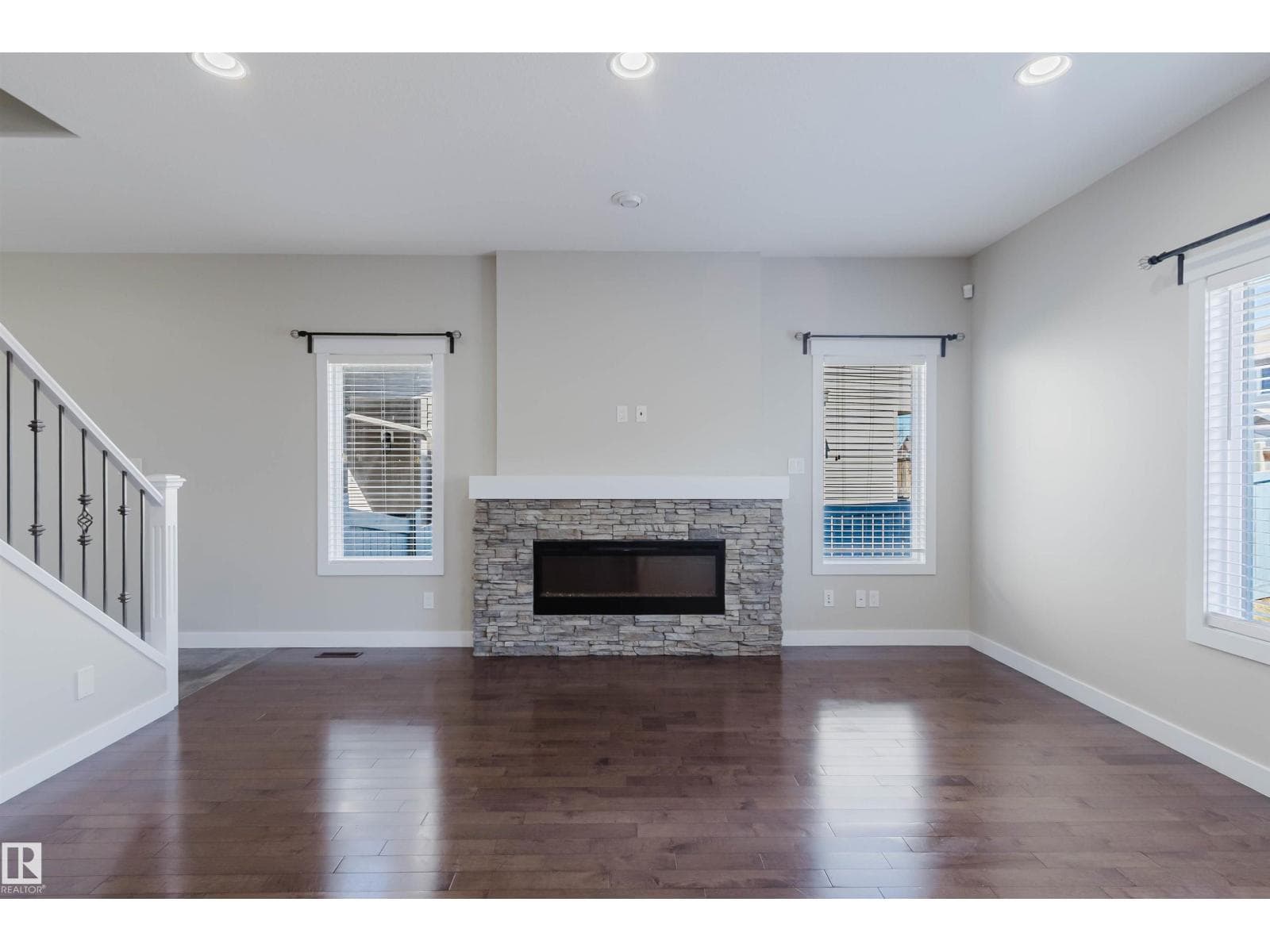 611 176 ST SW photo 5