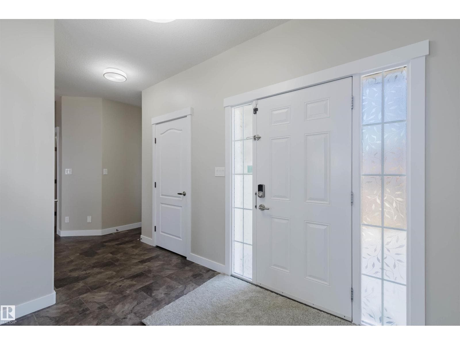 611 176 ST SW photo 3