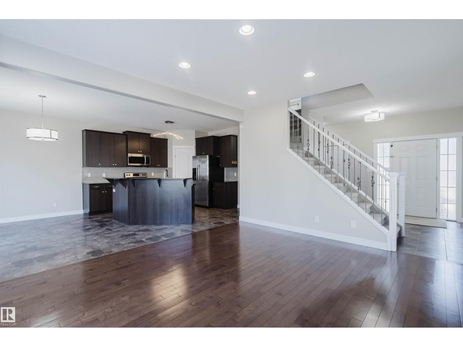 611 176 ST SW photo 4