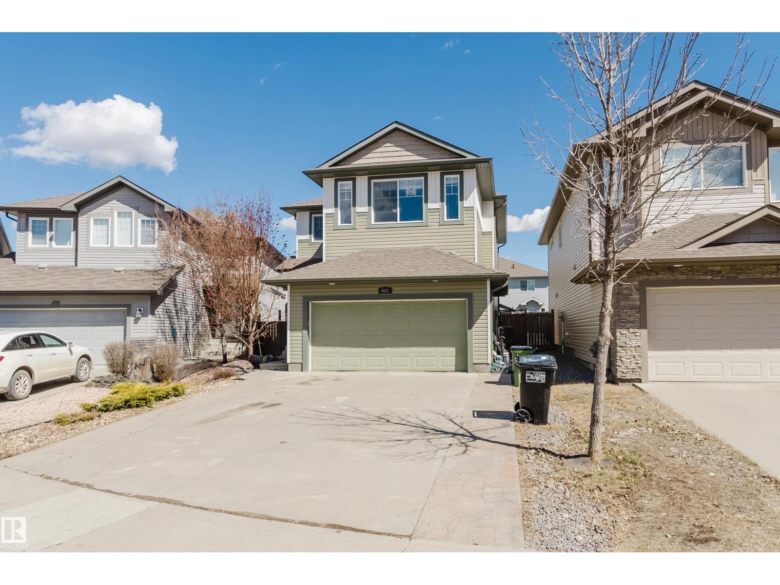 611 176 ST SW photo 2