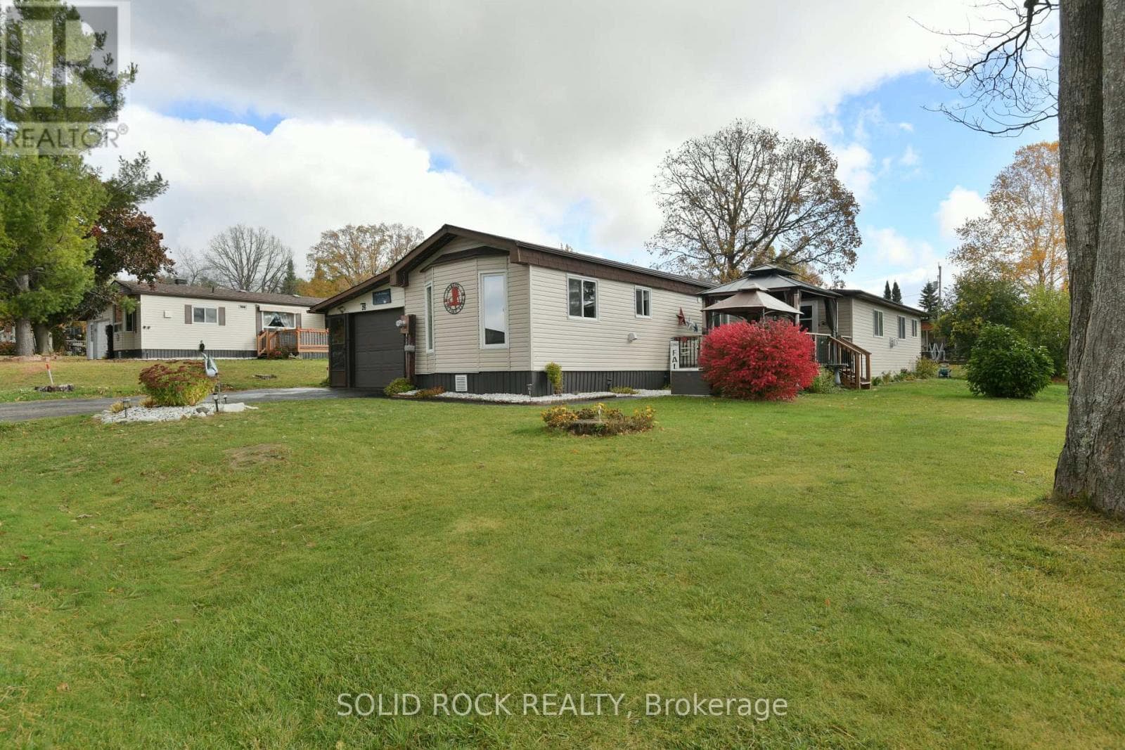 26 EVERGREEN LANE photo 3