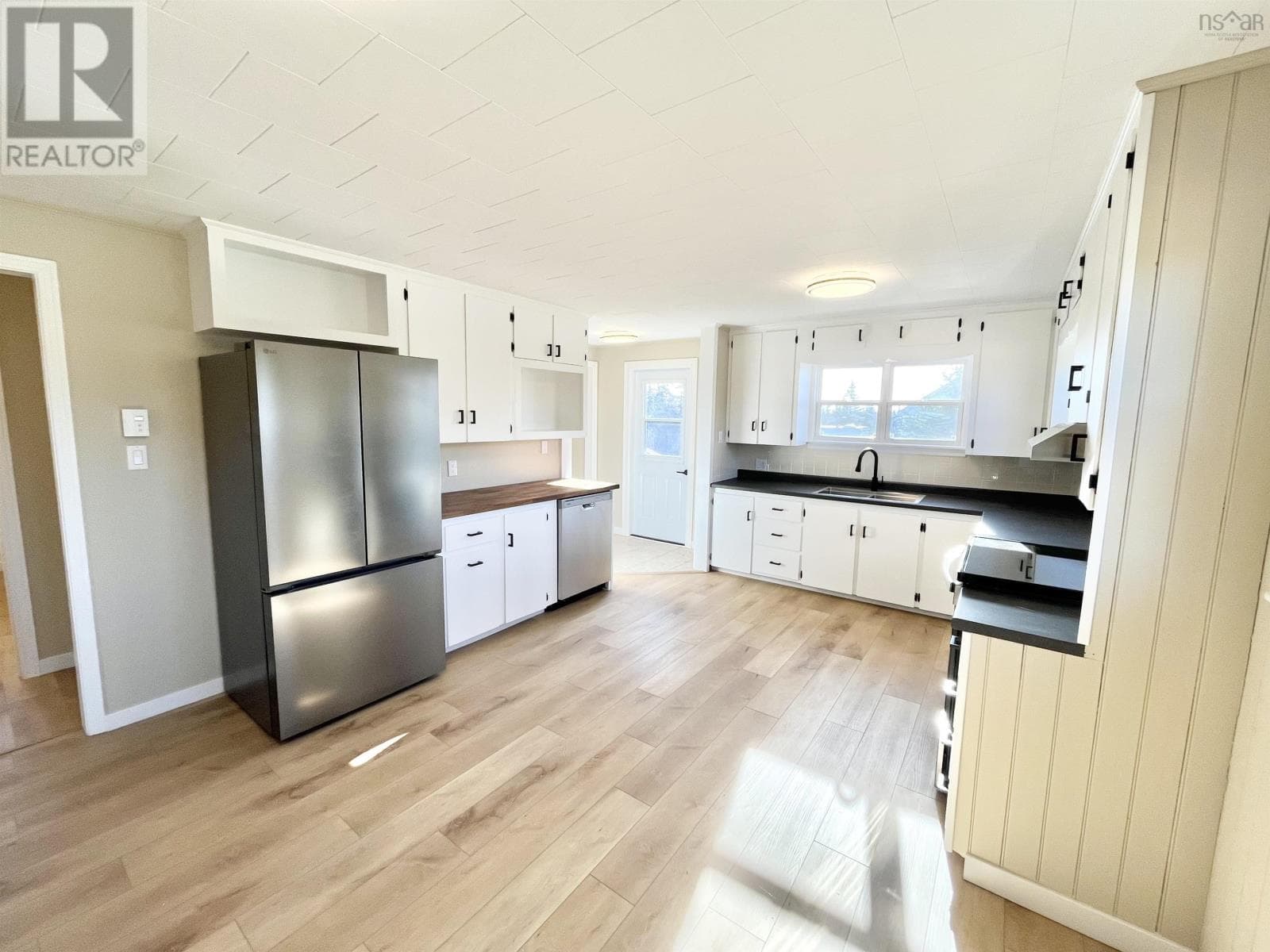 89 Stoney Island Road photo 4