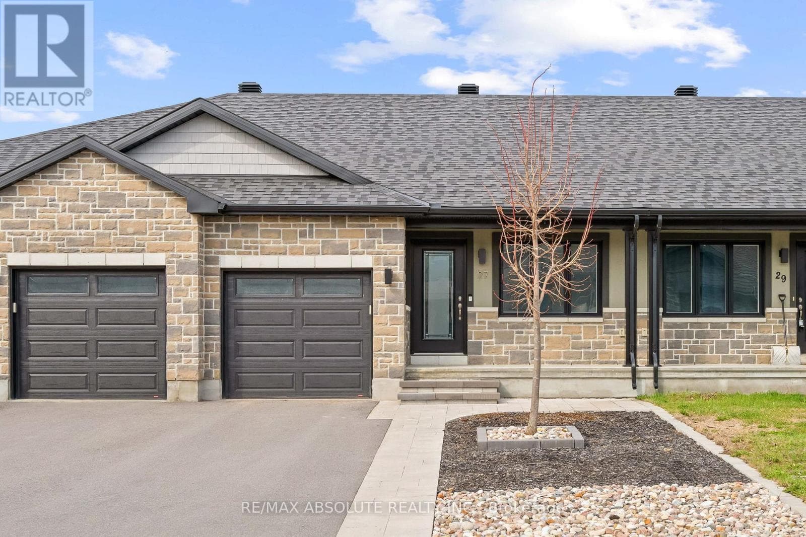 2 bed 2 bath single family at 27 MORGAN CLOUTHIER WAY — $539,900