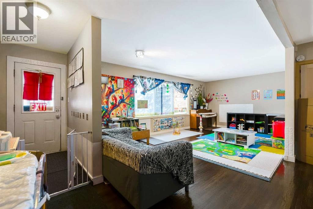 3131 33 Street SW photo 5