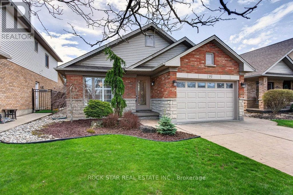 35 HEPBURN CRESCENT photo 2