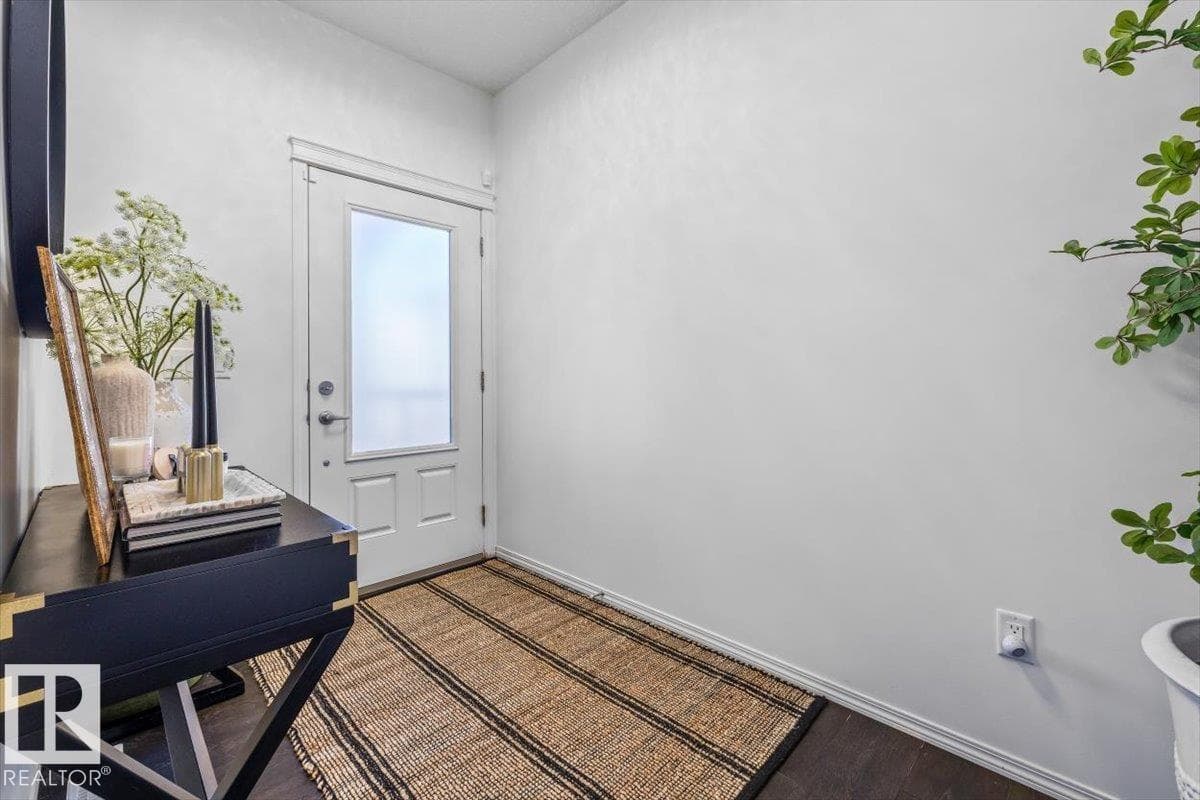 915 177 ST SW photo 3