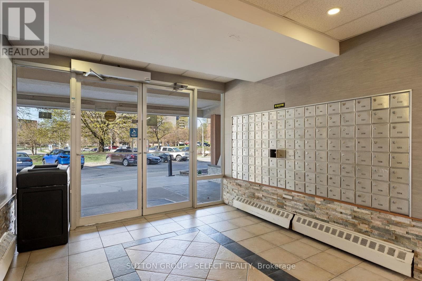 1107 - 583 MORNINGTON AVENUE photo 4