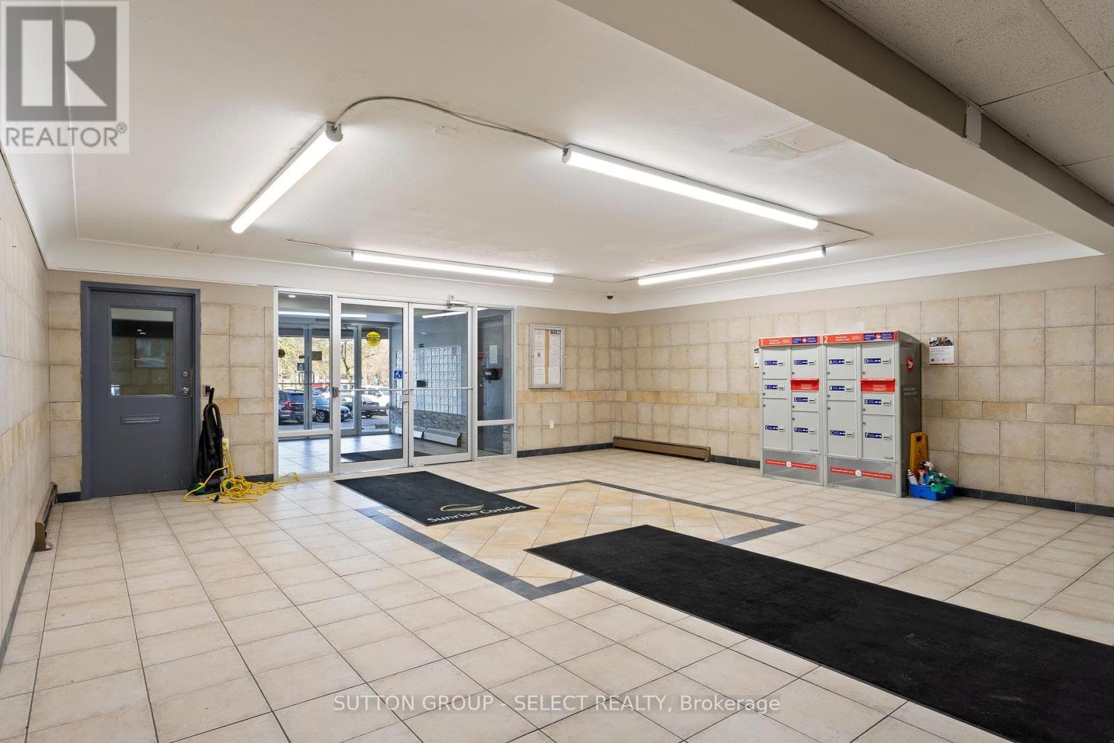 1107 - 583 MORNINGTON AVENUE photo 5