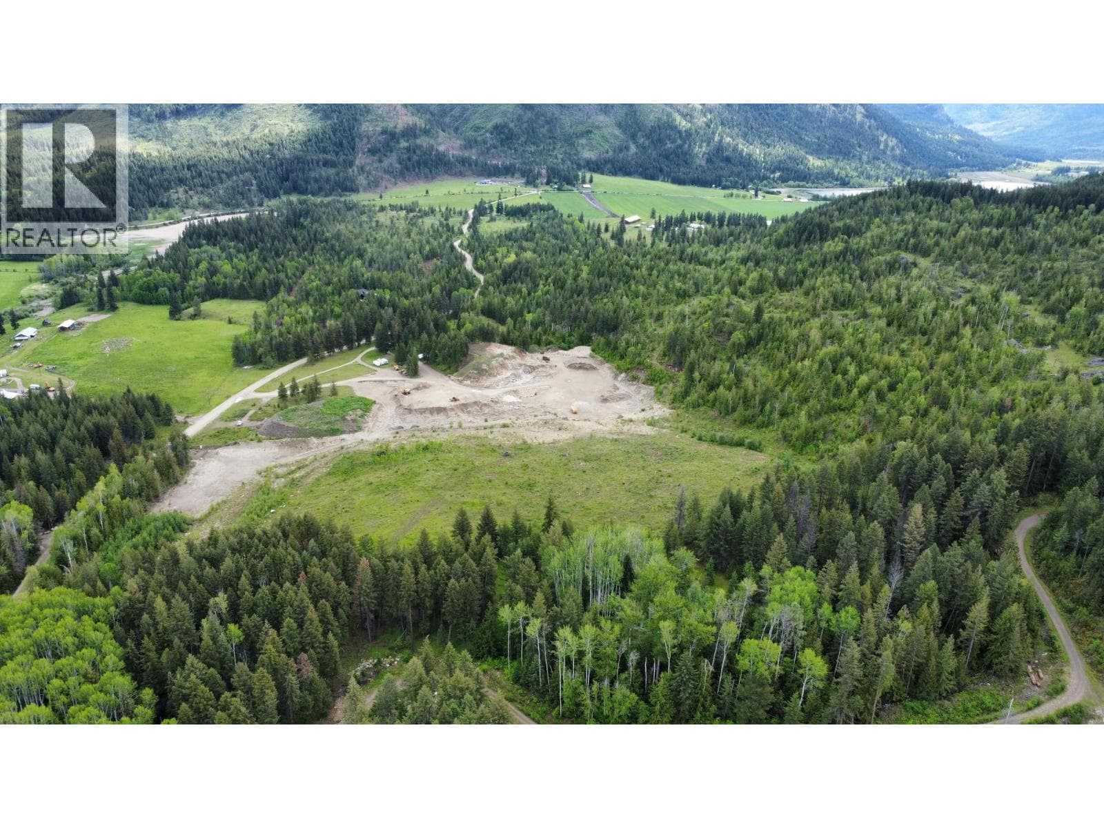 8404 SKIMIKIN Road photo 3