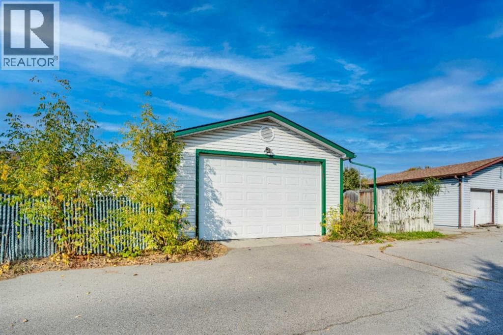 4764 Rundlewood Drive NE photo 2