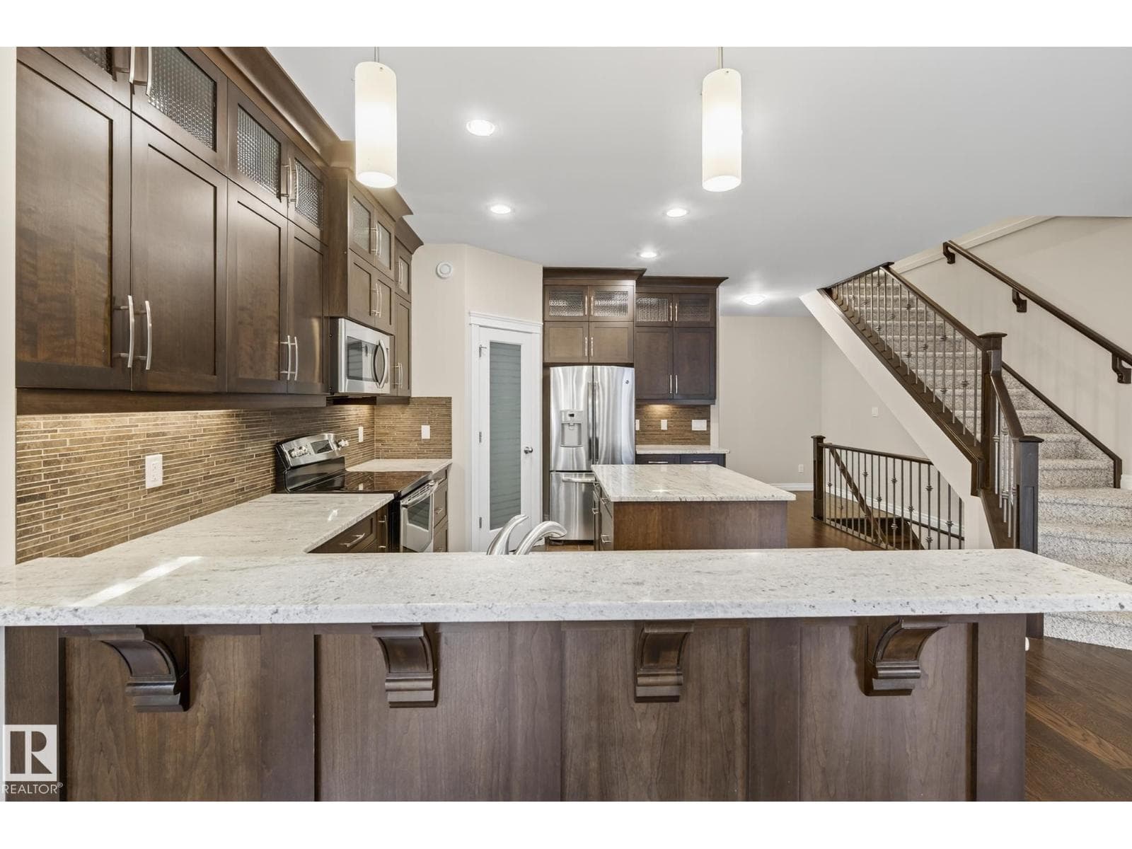 11106 76 AV NW photo 3