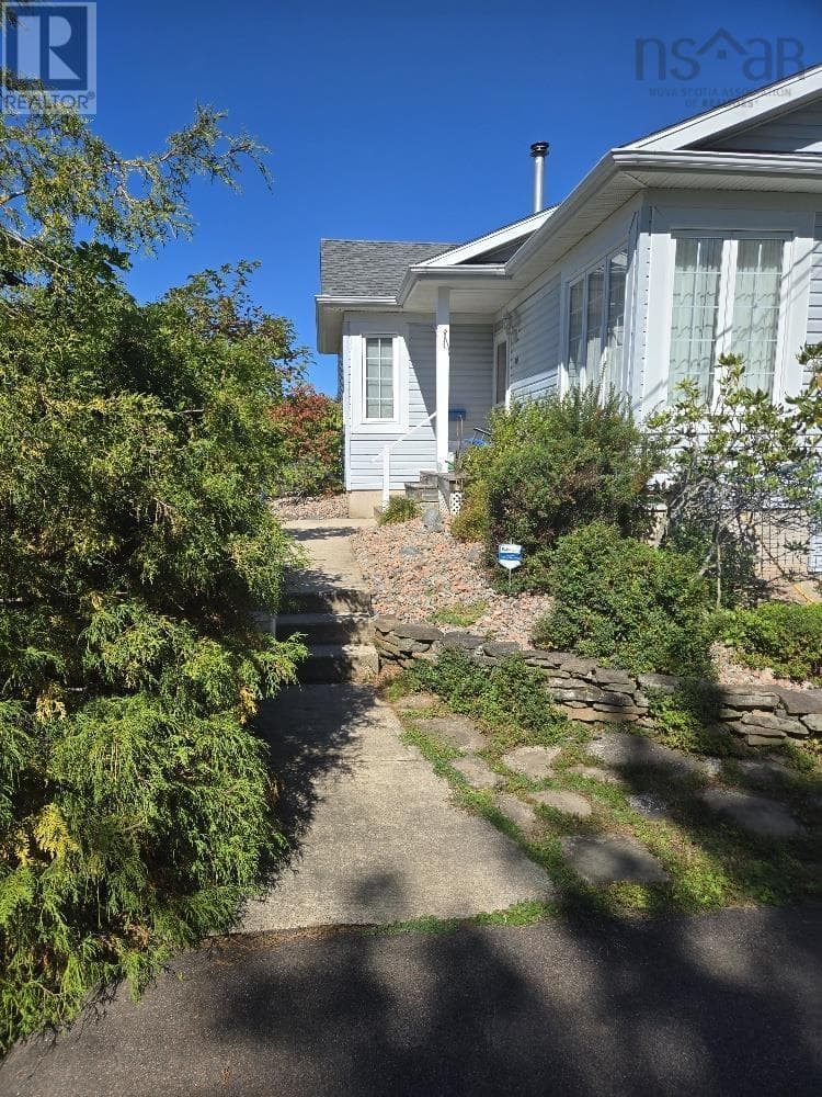 40 Silverwood Dr. photo 3