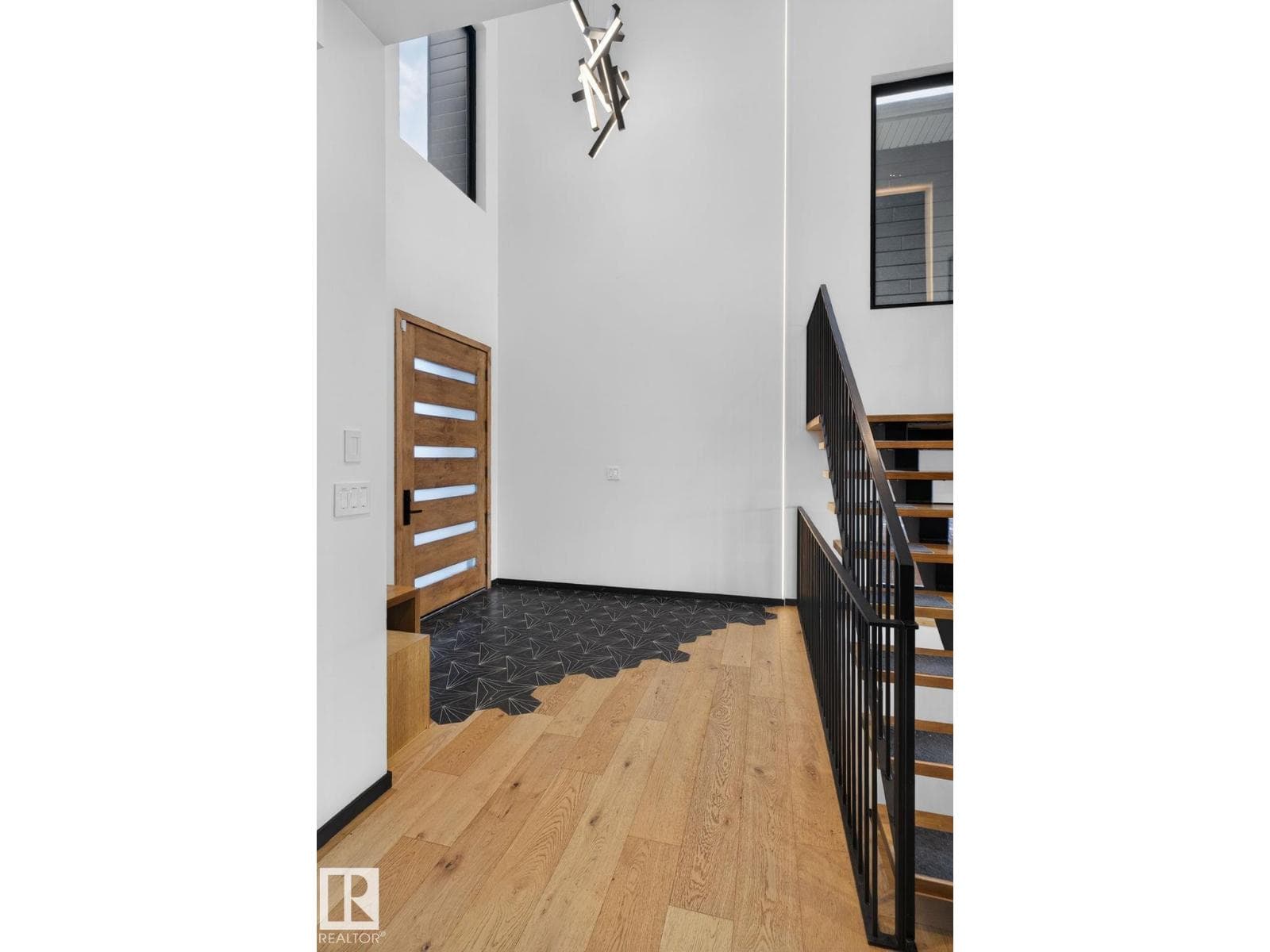 104 EDGEWATER CI photo 3