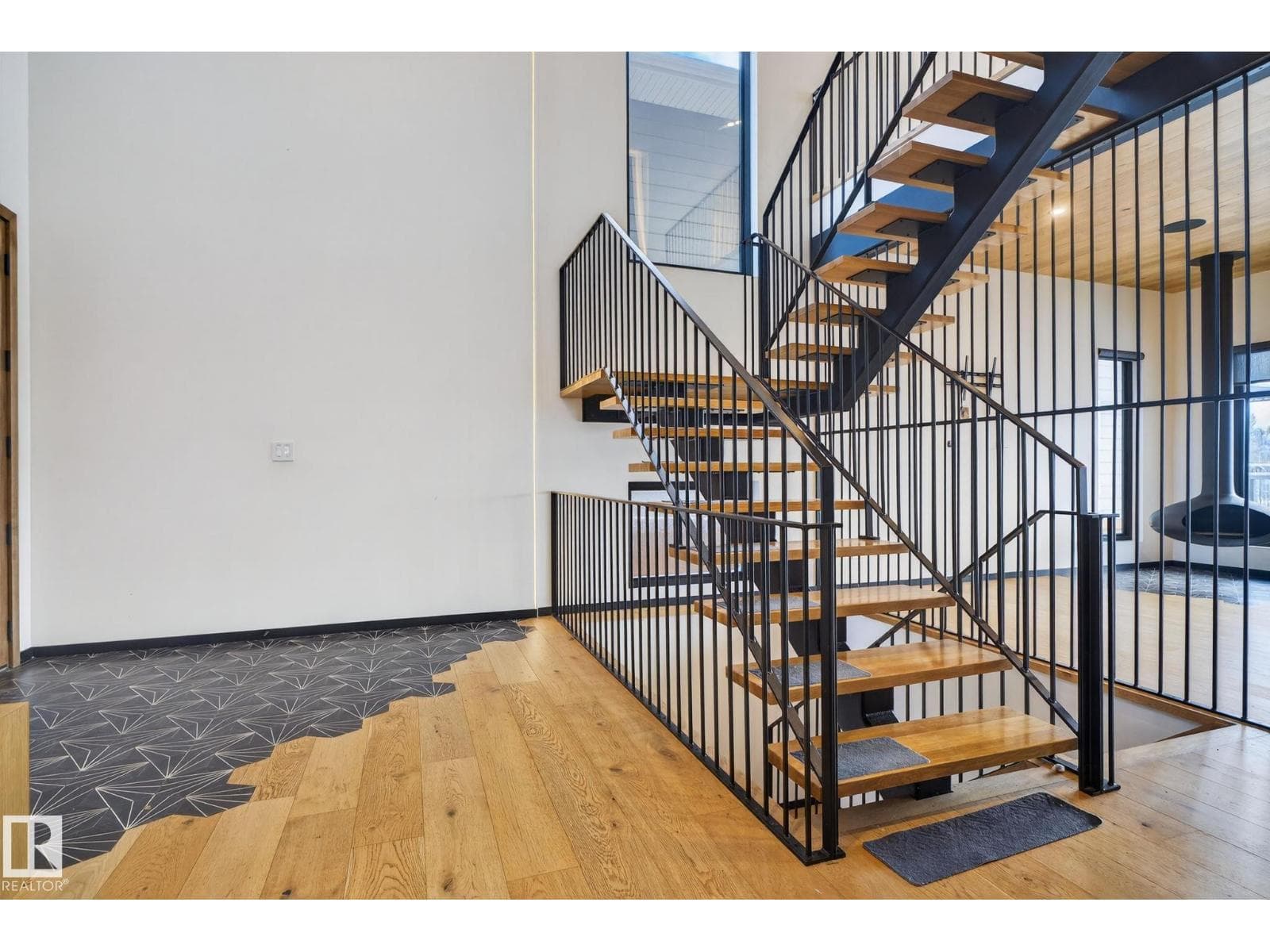 104 EDGEWATER CI photo 4
