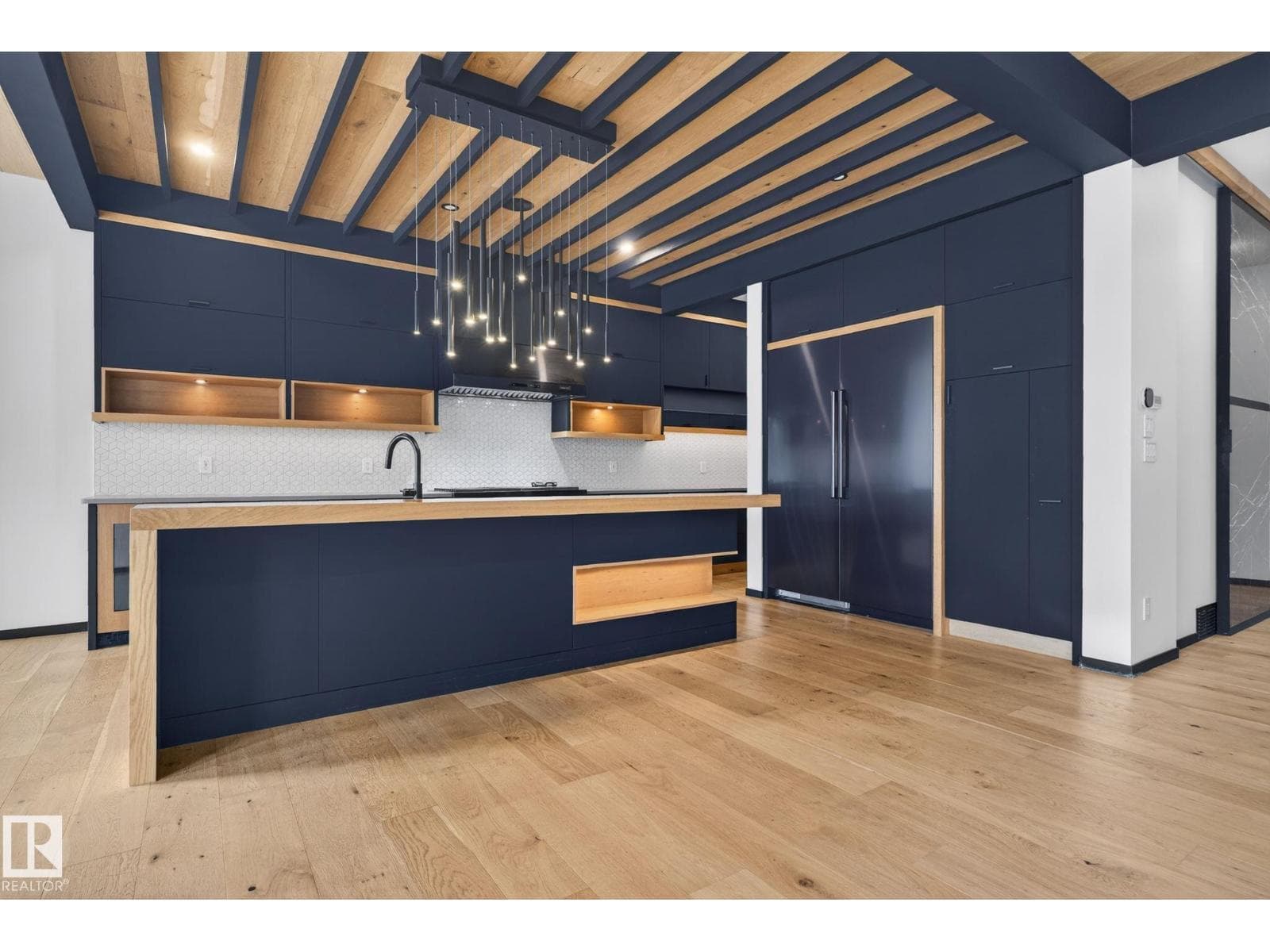 4 bed 4 bath single family at 104 EDGEWATER CI — $950,000