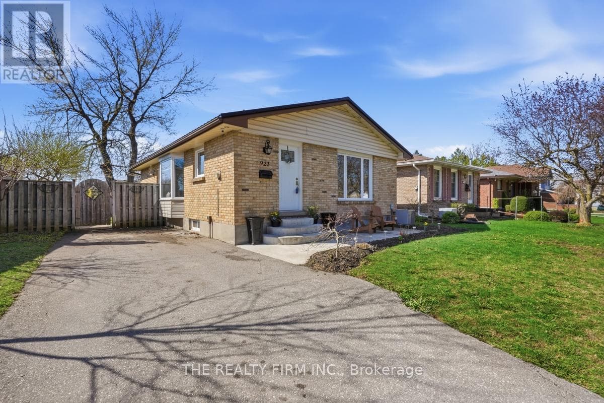 3 bed 2 bath single family at 923 WILLOW LANE — $549,900