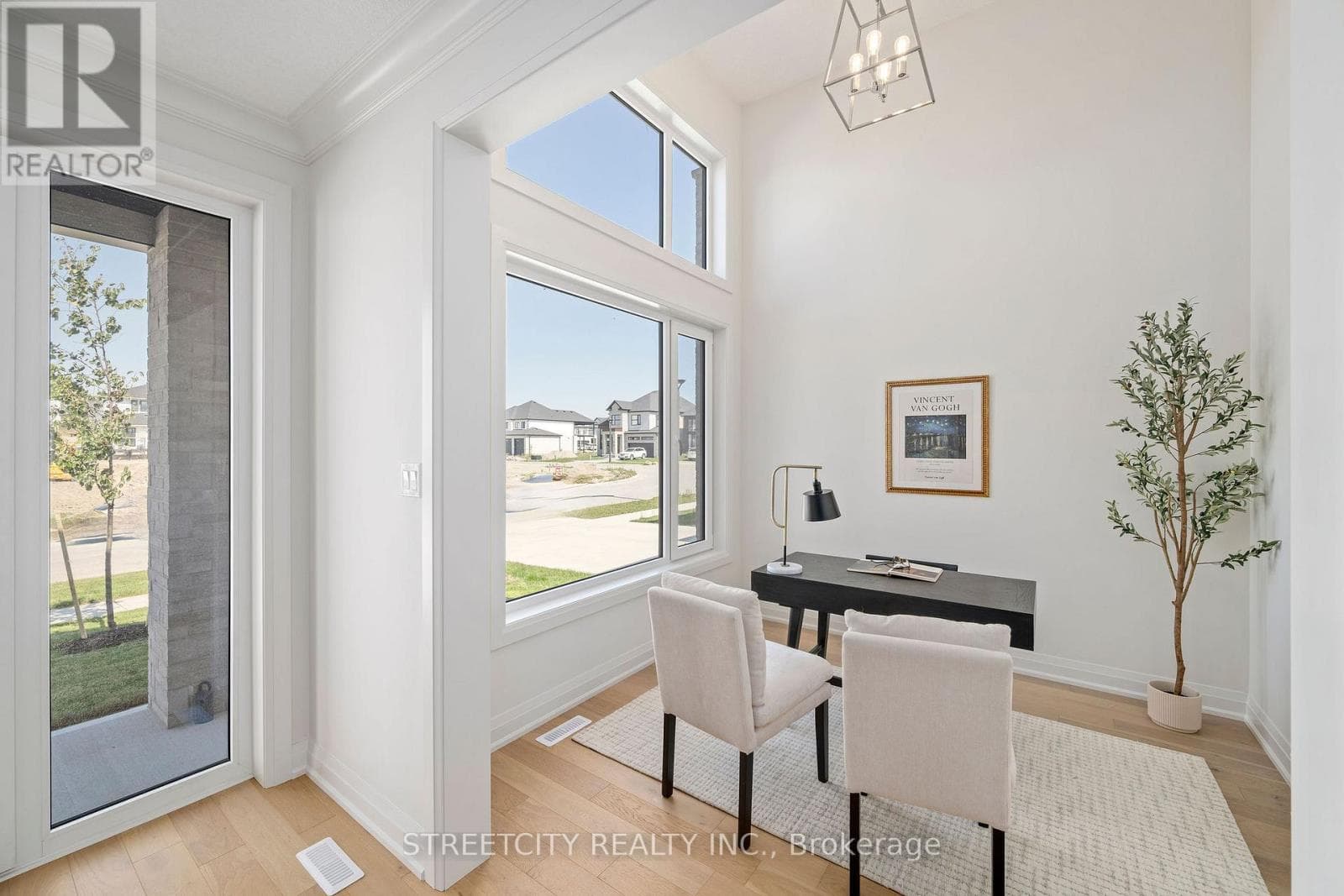 337 MANHATTAN DRIVE photo 2